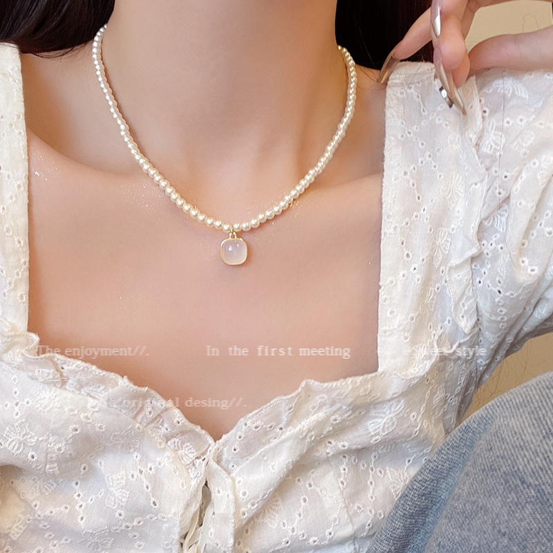 钛钢项链 轻奢珠珠项链女2025新款爆款小方糖吊坠锁骨链时尚颈链