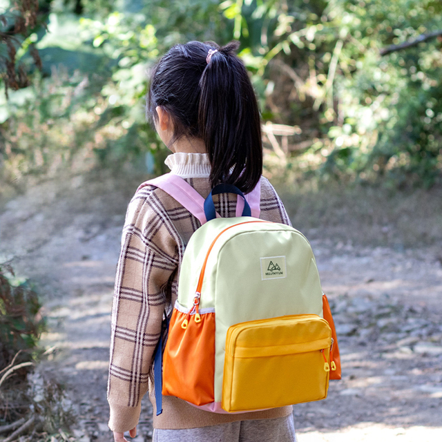 户外儿童出游背包女孩外出旅游轻便春游书包小学生旅行研学双肩包