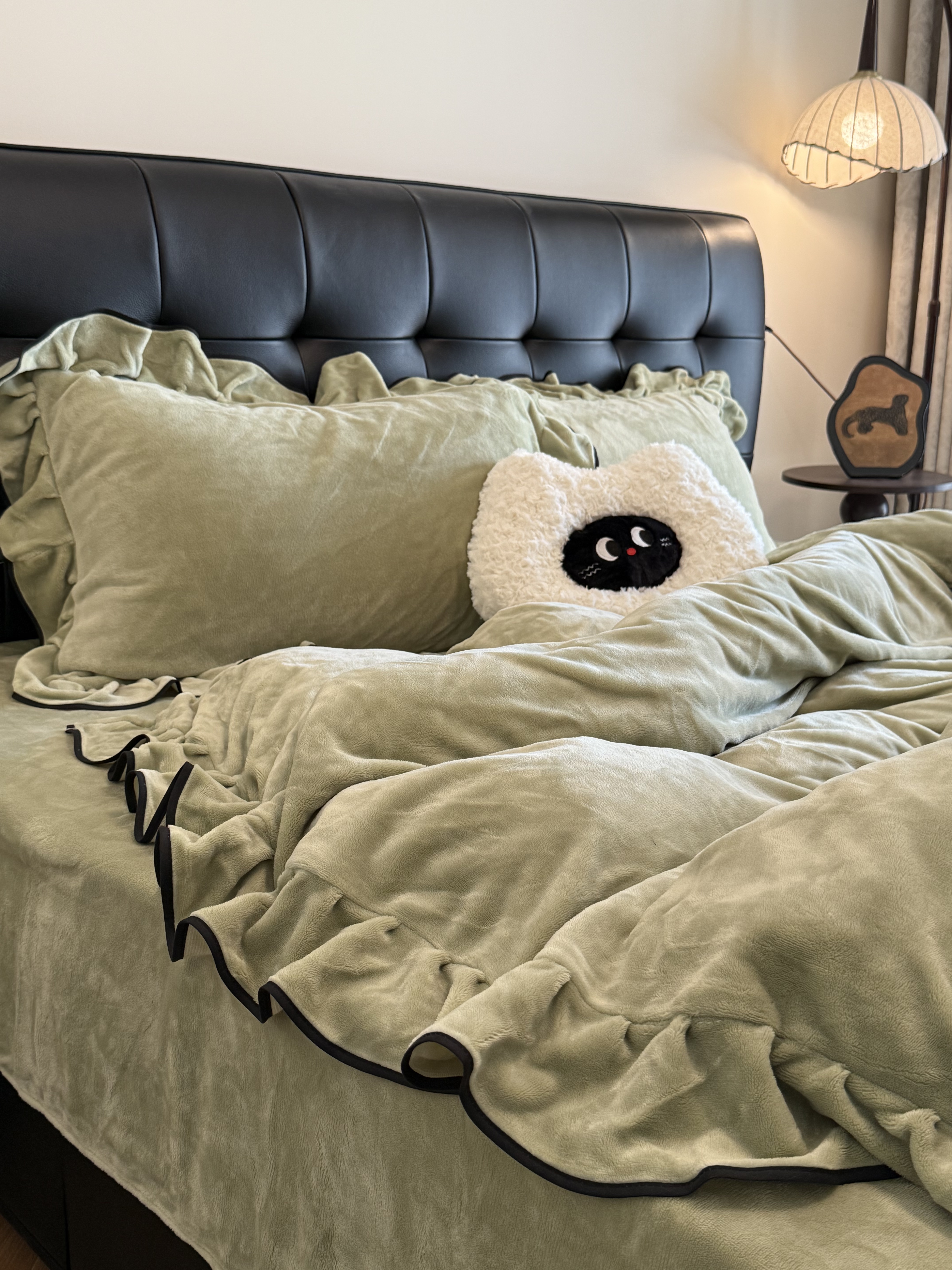 2025新款纯色牛奶绒花边小黑边四件套