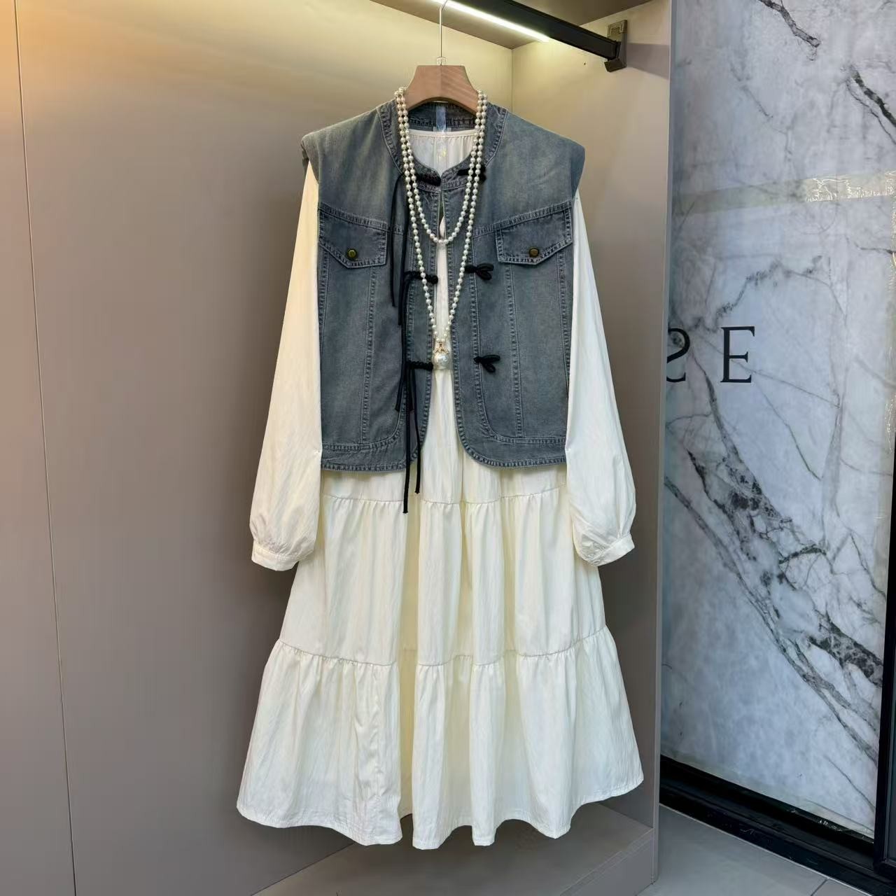 2025秋季新款新中式盘扣牛仔马甲+连衣裙时尚气质显瘦两件套8723