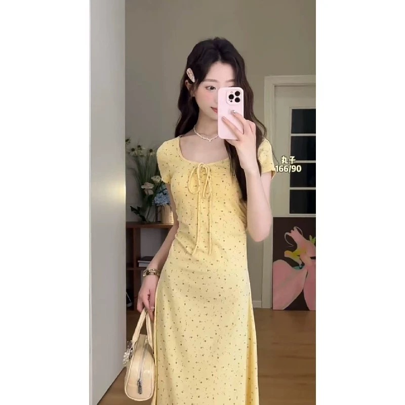 黄色碎花吊带裙连衣裙女2025夏季纯欲风甜美修身显瘦气质长裙女