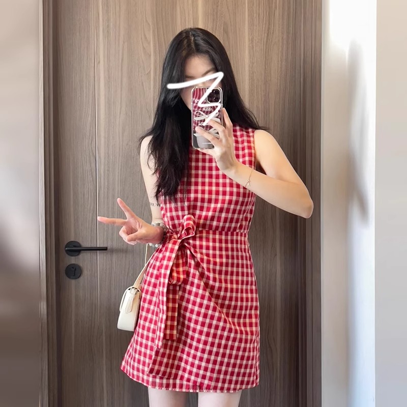 小个子无袖背心连衣裙子女夏季2025新款茶歇法式气质红色格子短裙