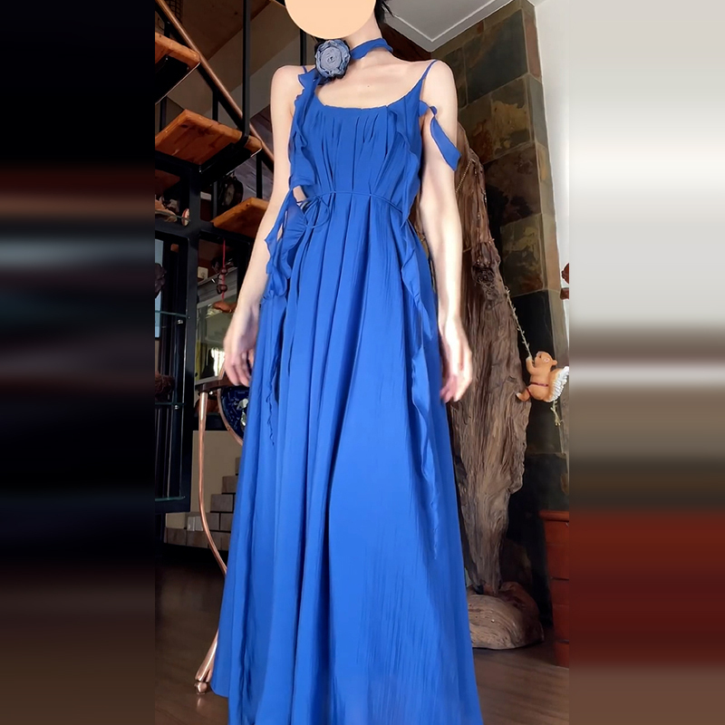 度假风蓝色吊带连衣裙子女秋夏季2025年新款小个子高级感气质长裙