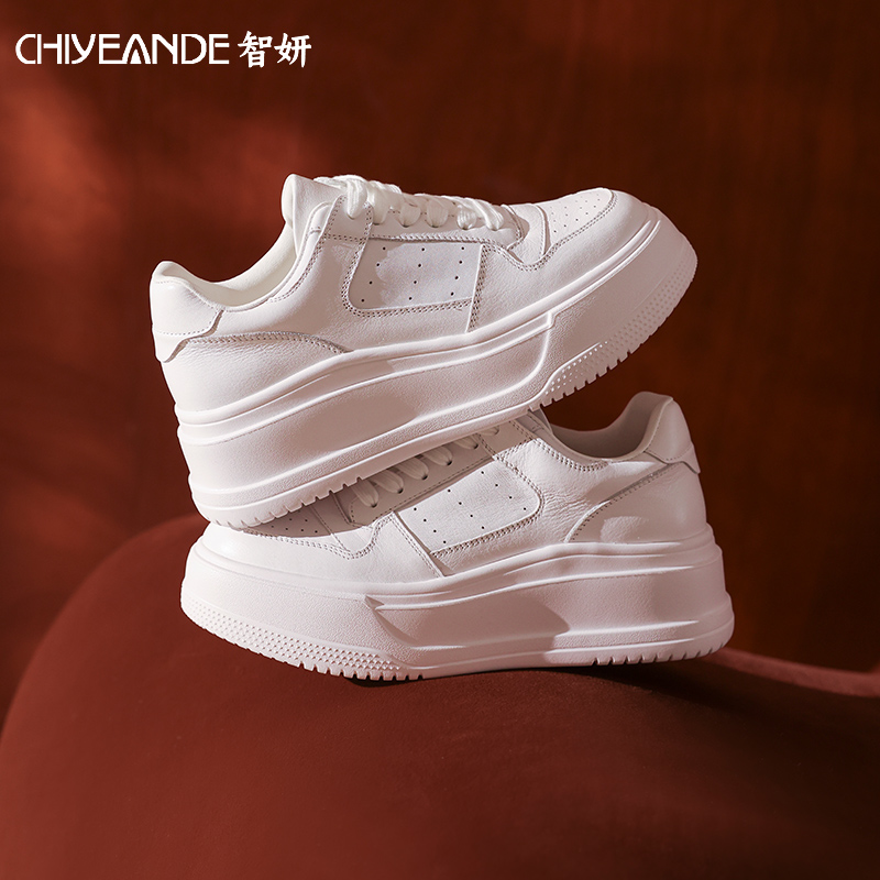 真皮小白鞋女款2025新款秋冬季网红爆款加绒棉鞋百搭厚底休闲板鞋