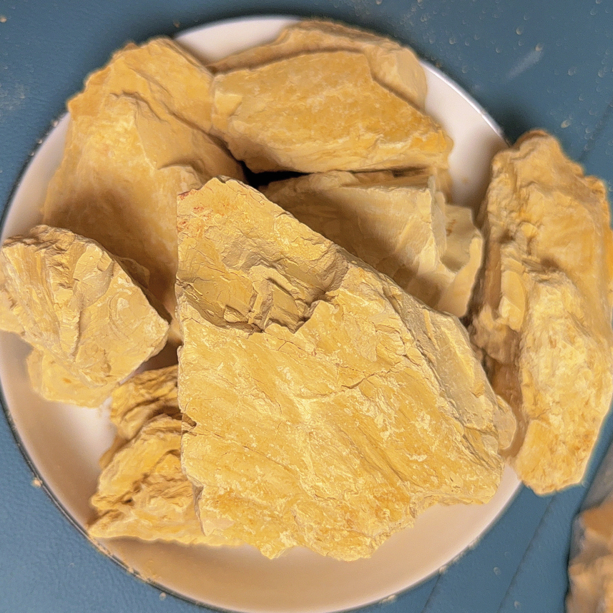 新疆新品奶酪黄土，油性的，正宗黄土，天然泥土