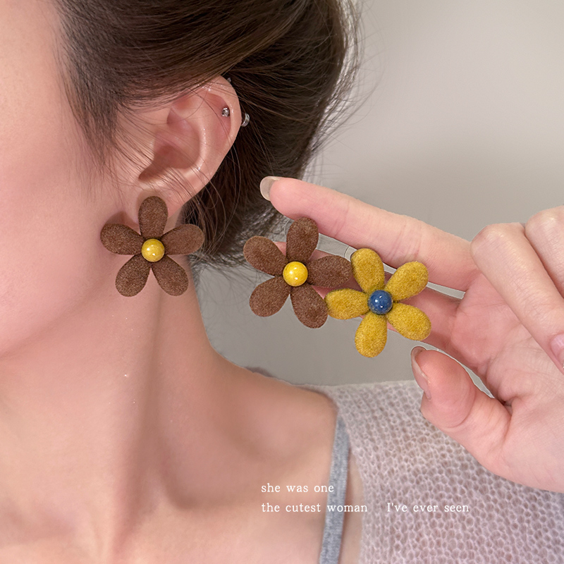 铜合金耳饰 韩系植绒花朵耳钉女小众设计夸张耳环耳坠秋冬高级感