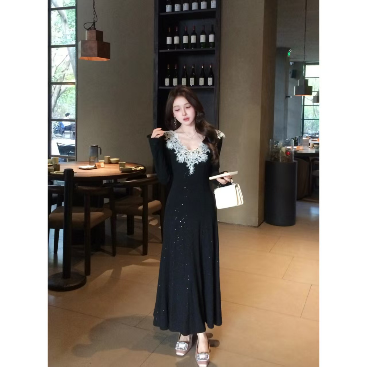 2025秋季旧金山法式立体花朵领口长袖针织设计感修身显瘦连衣裙女