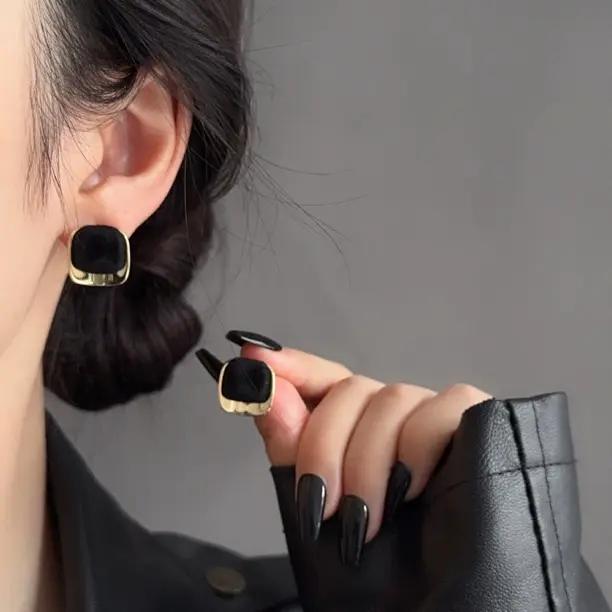 铜合金耳饰 爆款复古港风黑金撞色方形耳钉时尚轻奢耳饰黑色简约