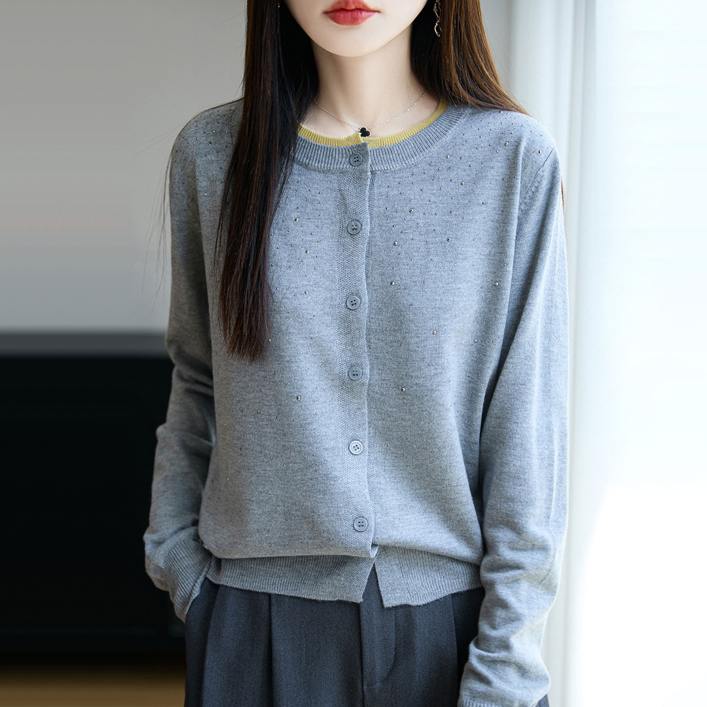 秋季新款拼色圆领钉珠羊毛衫女宽松时尚短款外搭毛衣针织开衫外套
