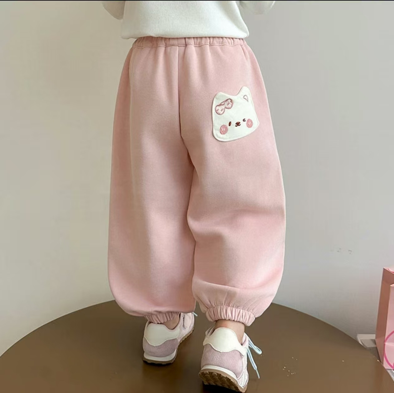 女童后袋猫咪卫裤春秋款2025新款女宝宝休闲运动裤小女孩束脚裤子