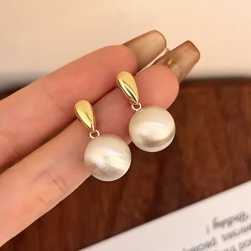 轻奢冷淡风磨砂拉丝撞色球球耳钉女款气质简约小众设计高级感耳饰