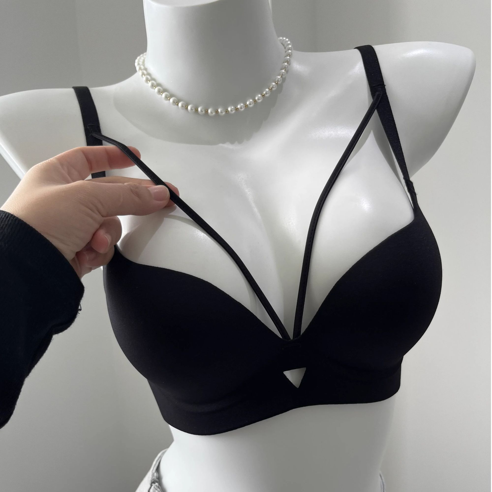 黑色纯欲性感交叉内衣女夏季小胸聚拢收副乳防下垂无钢圈文胸罩