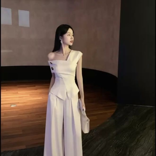 2025新款炸街小众设计感御姐风黑色露肩上衣+高腰阔腿长裤ins潮