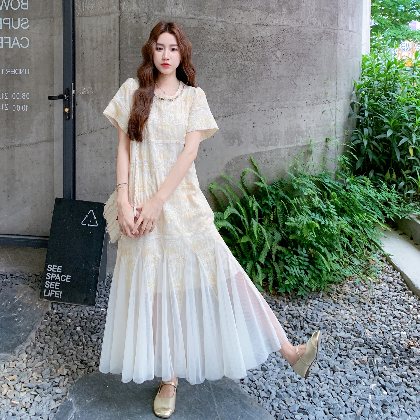 网纱拼接淡黄色连衣裙女2025年夏季新款法式超好看温柔风初恋长裙