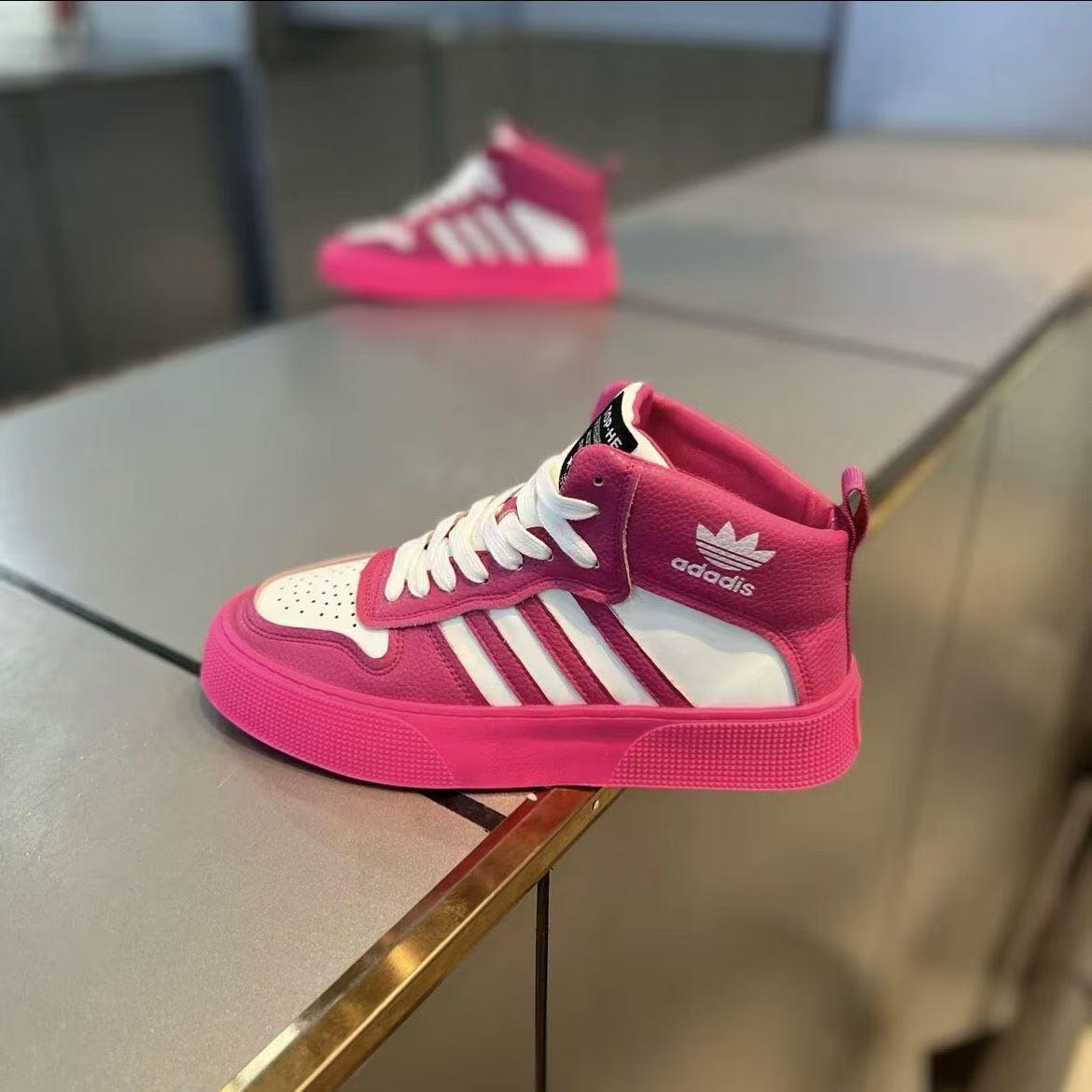 情侣粉色板鞋百搭2025年秋季新款中帮舒适面透气时尚爆款休闲鞋