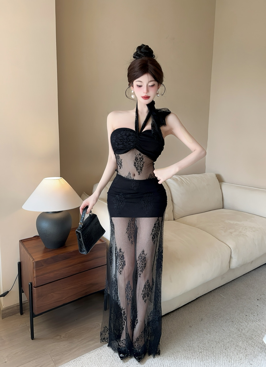 小众性感名媛纯欲风晚礼服长裙时尚镂空透视蕾丝拼接挂脖连衣裙女
