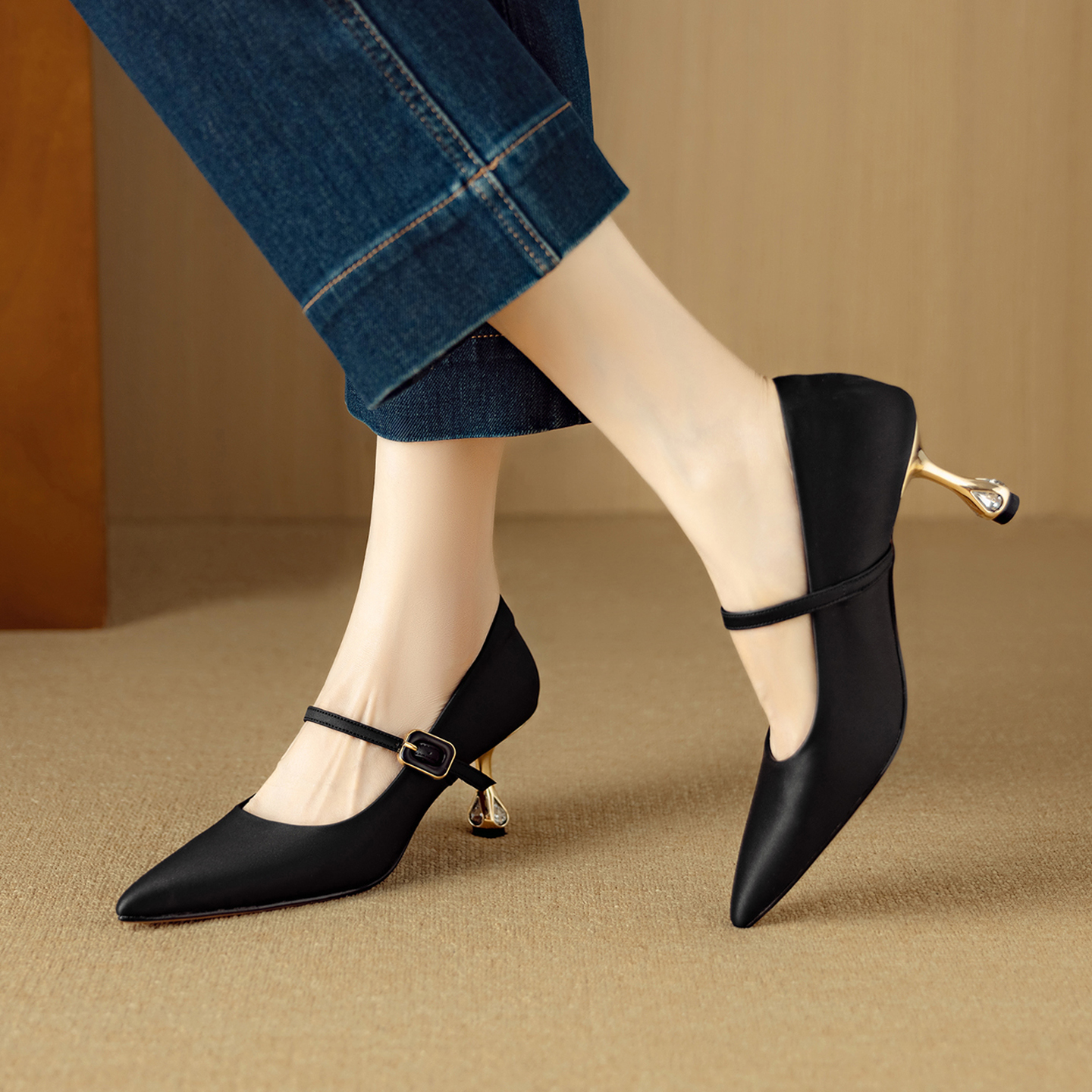 欧美风羊皮尖头高跟单鞋女春秋新款一字扣带气质配裙子细跟工作鞋