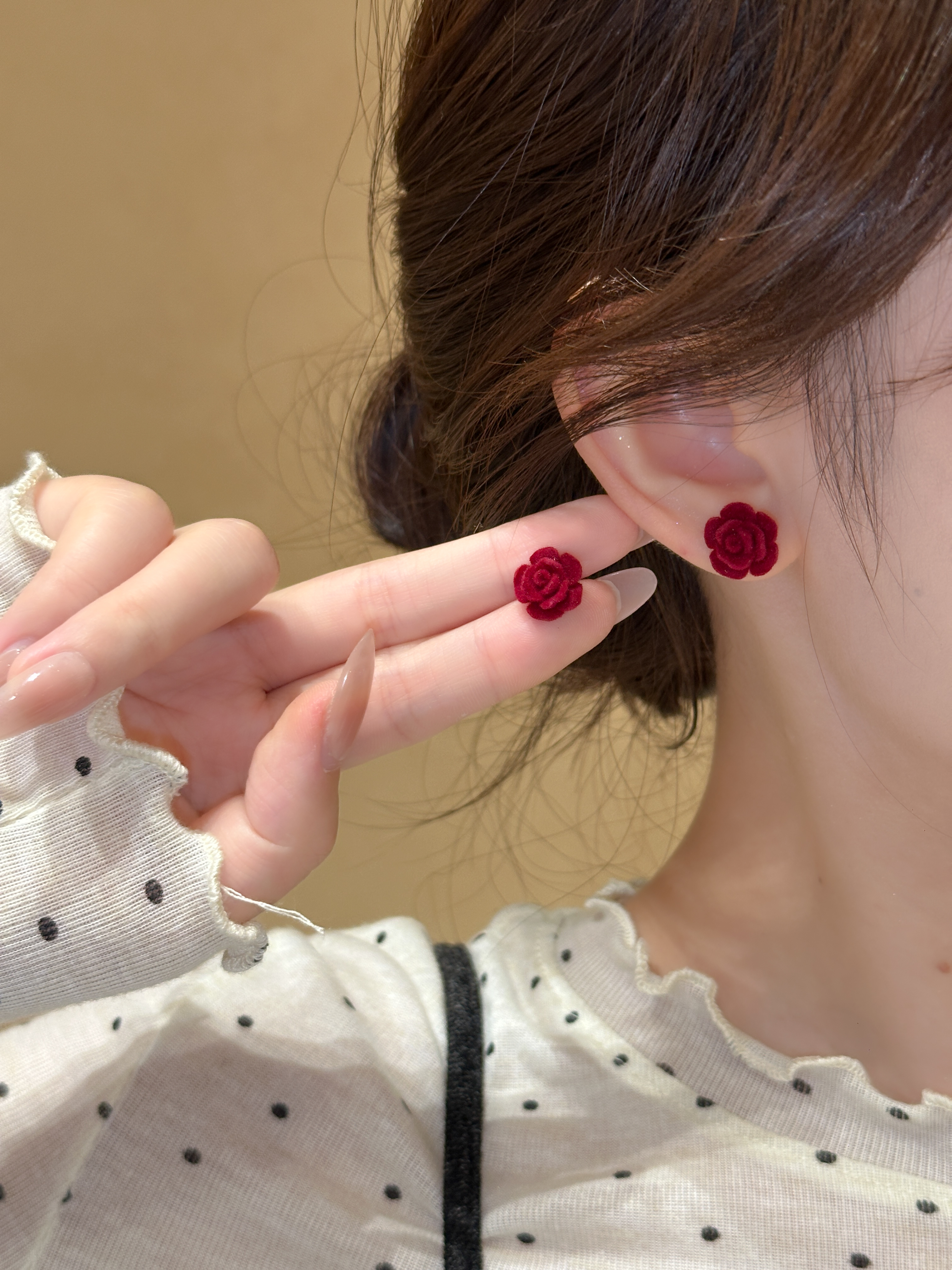 925银耳饰 秋冬植绒玫瑰花耳钉复古港风百搭款高级感气质耳饰