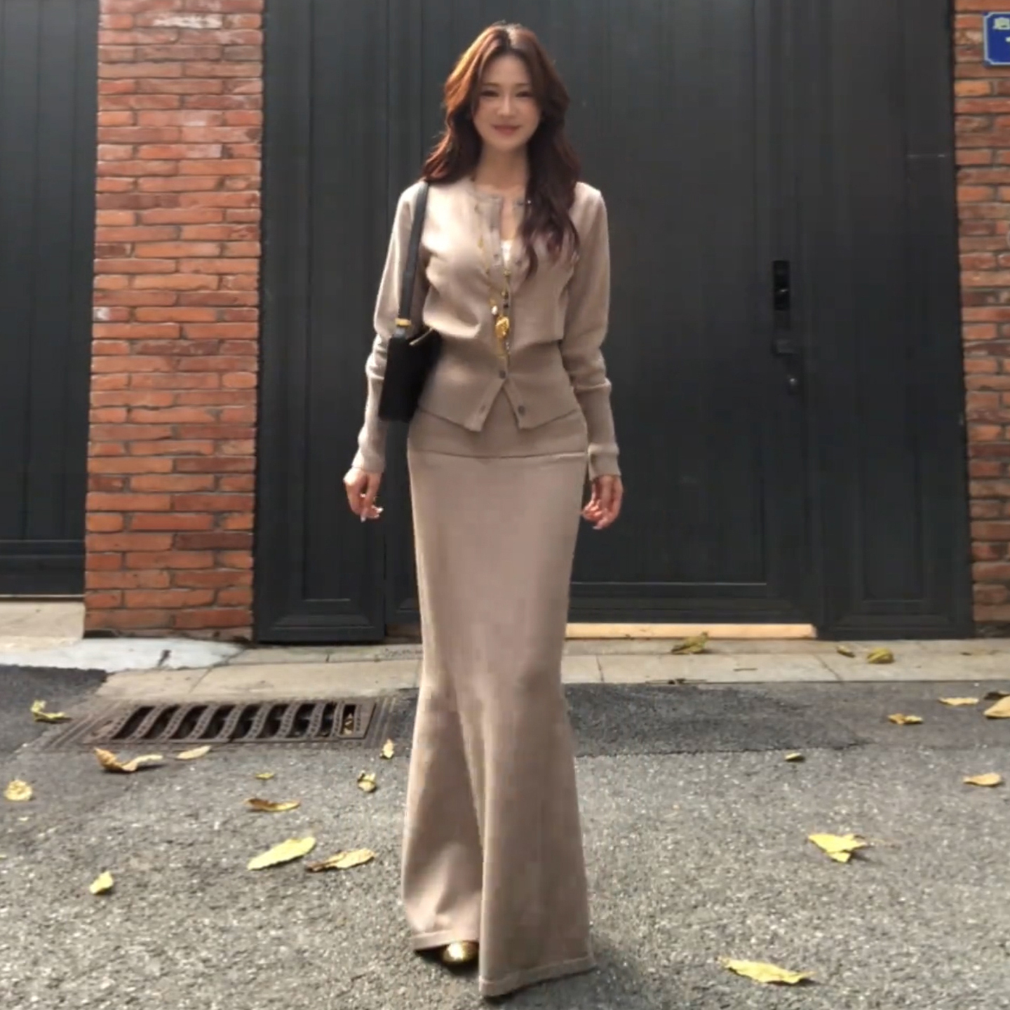 高级感灰色套装女2026新款秋冬韩系高级显瘦V领上衣连衣裙两件套