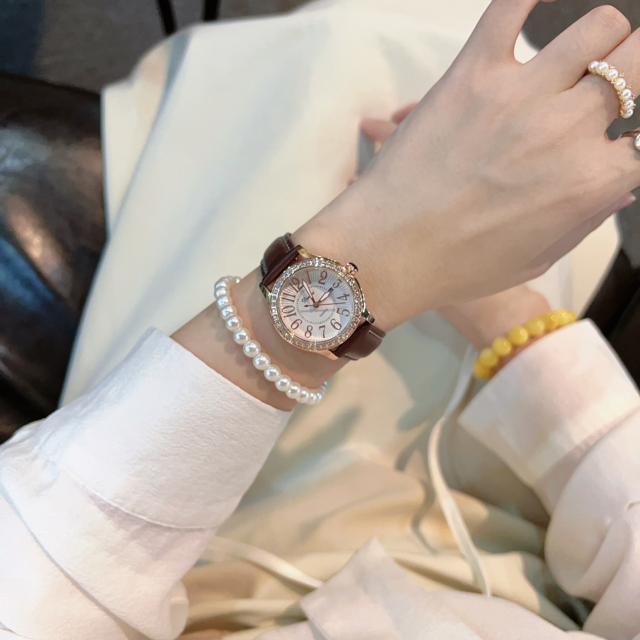 Dinimi蒂尼米数字面表盘镶钻表壳带日历指针带夜光防水手表女腕表