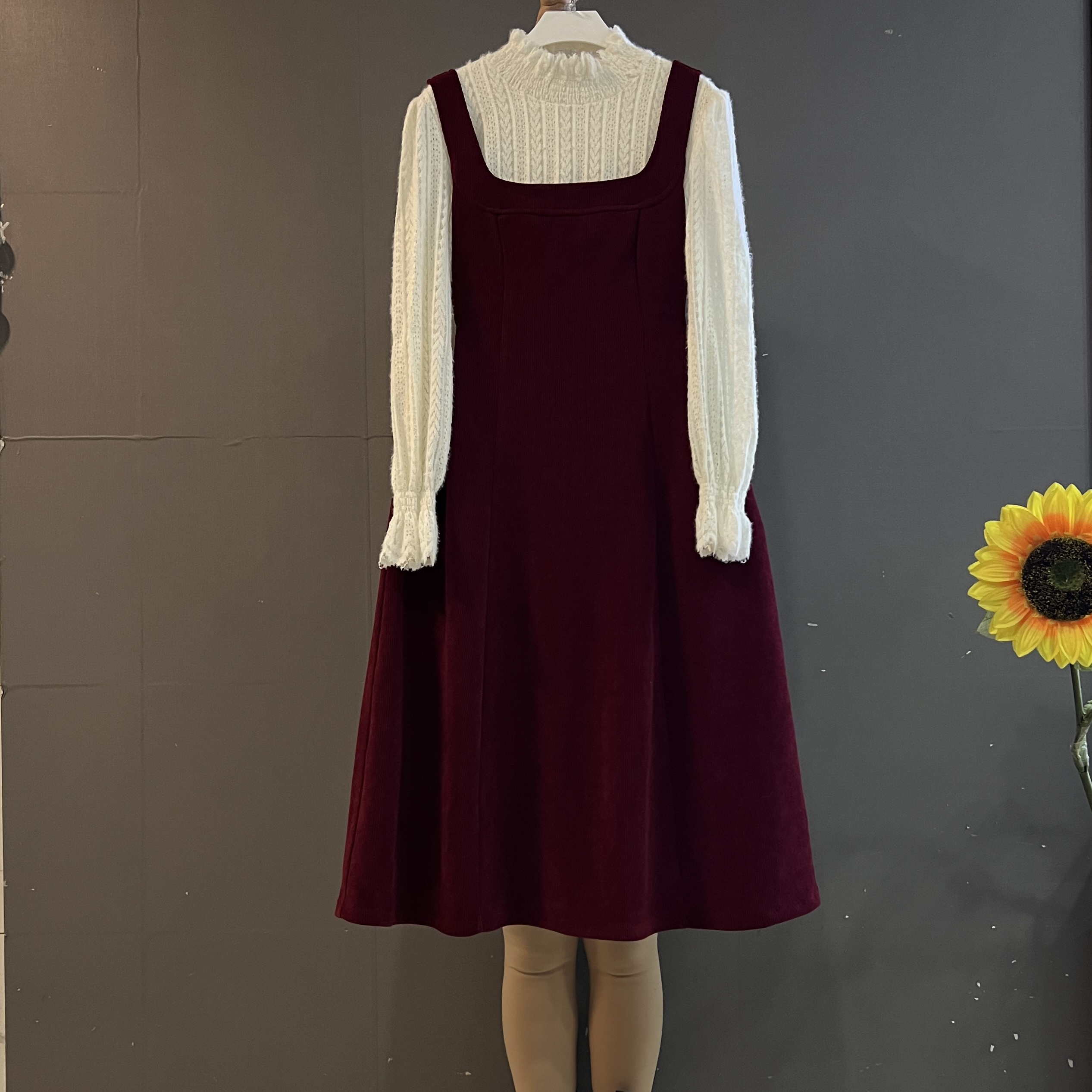 新款时尚温柔风木耳边长袖打底衫➕吊带连衣裙优雅气质两件套