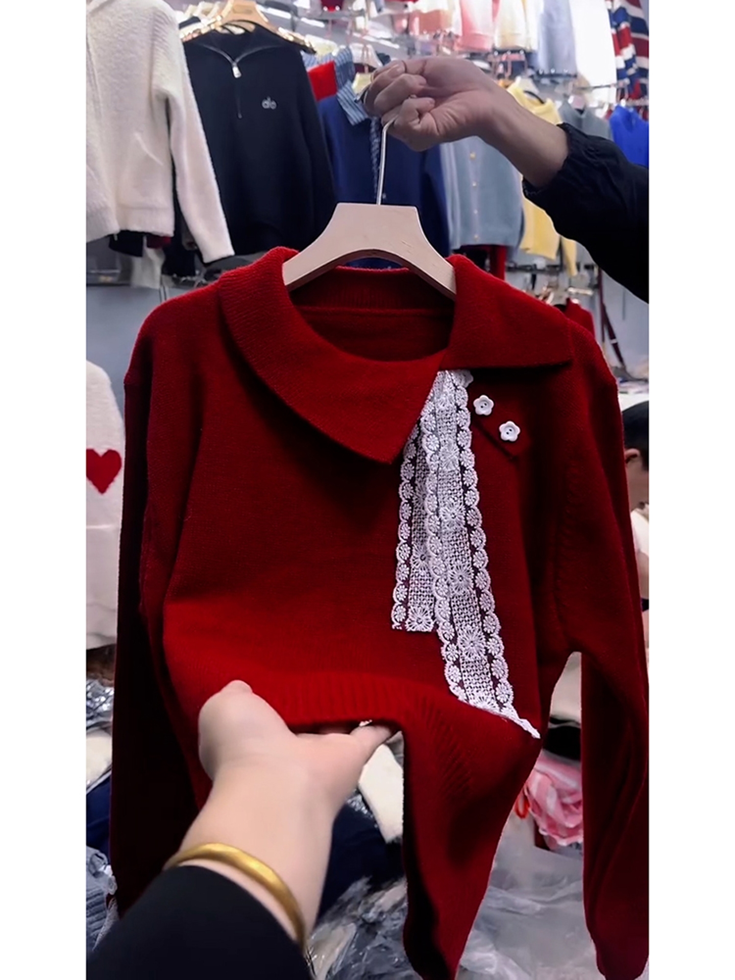 2025新款温柔软糯奶fufu上衣多巴胺小个子超好看酒红色针织衫女秋