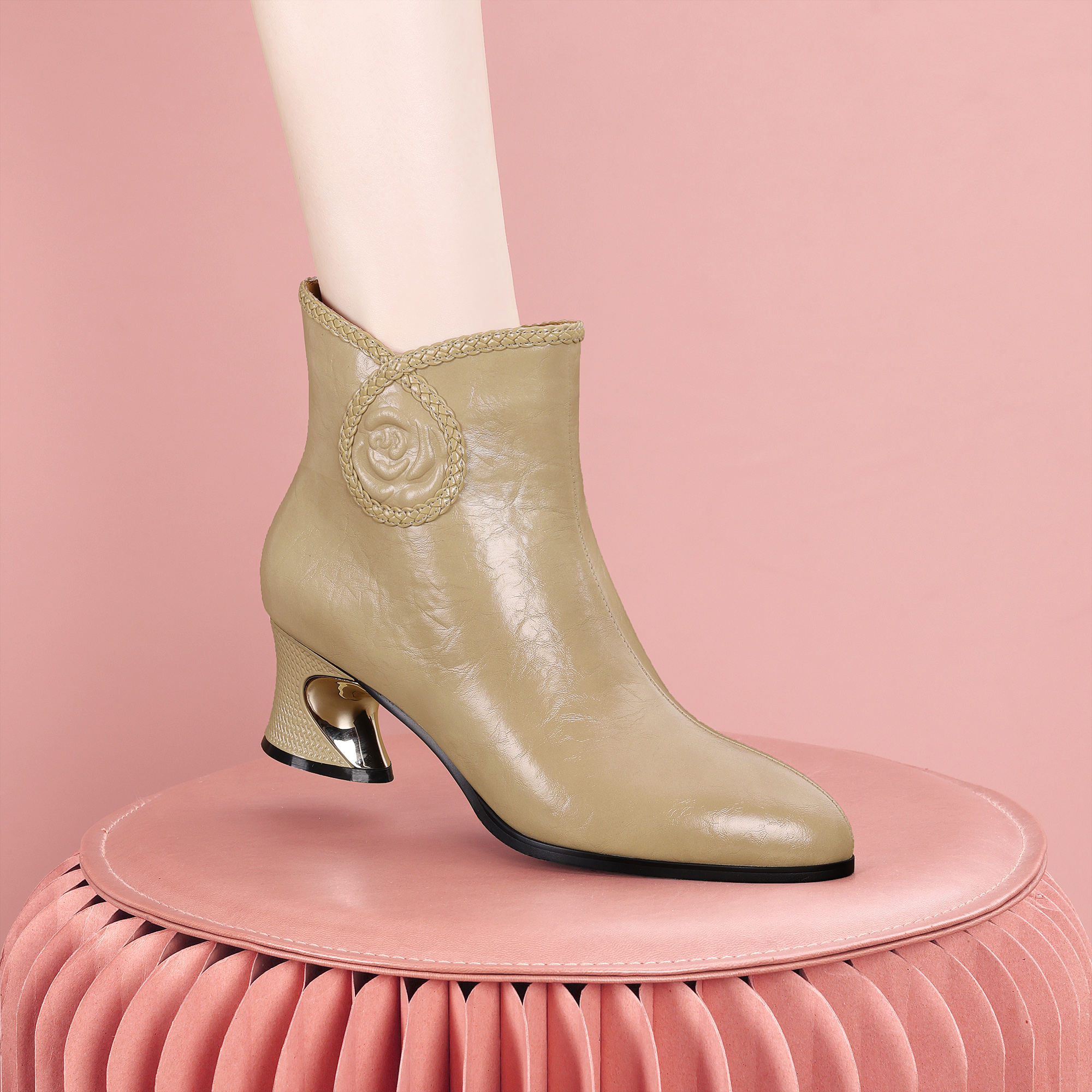 梵芮诗2025冬季欧式潮流个性款低跟尖头女靴-1616