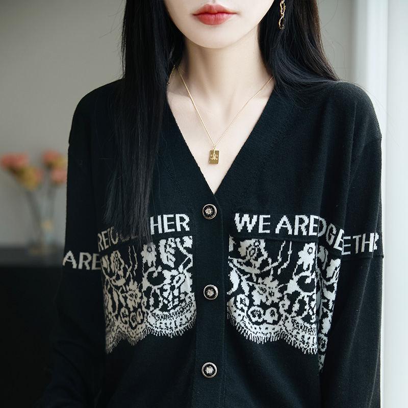 品牌时尚女装秋季V领开衫精仿提花针织衫开衫上衣宽松百搭长袖衫