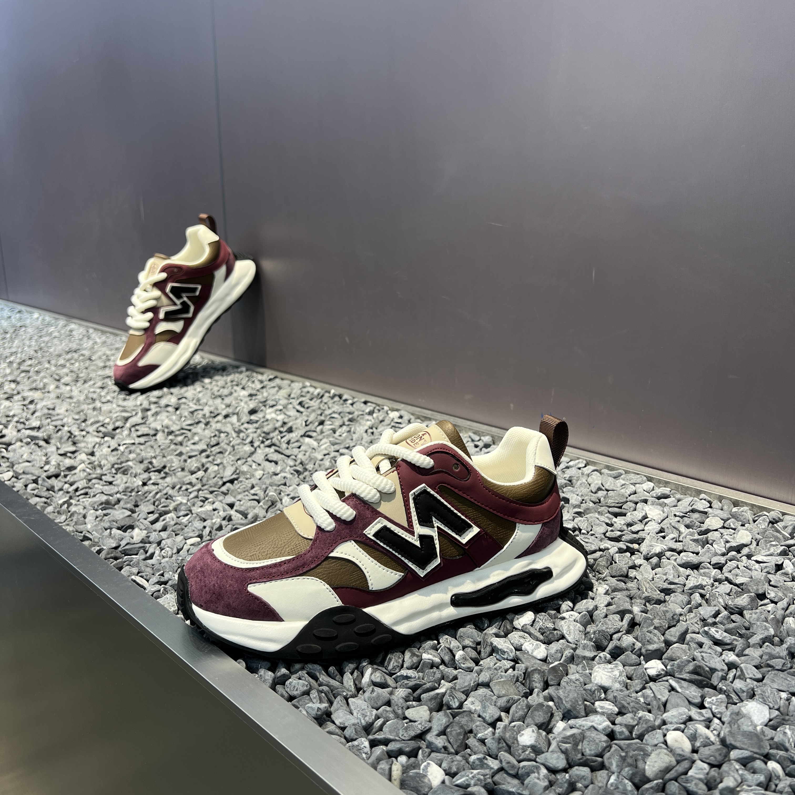 2025广州秋冬新款时尚休闲厚底软底超轻透气增高百搭拼色阿甘鞋