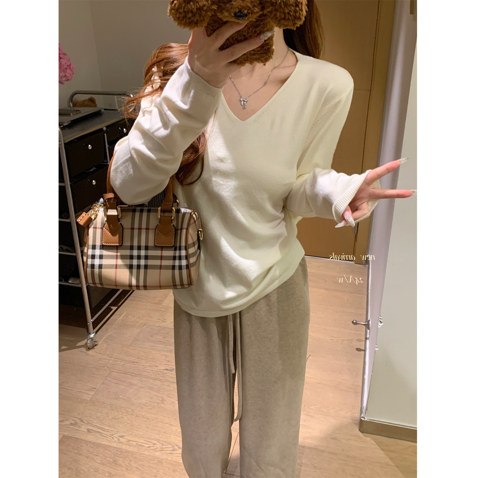 孕妇装针织衫V领长袖打底衫女春秋宽松气质内搭通勤风毛衣T恤洋气