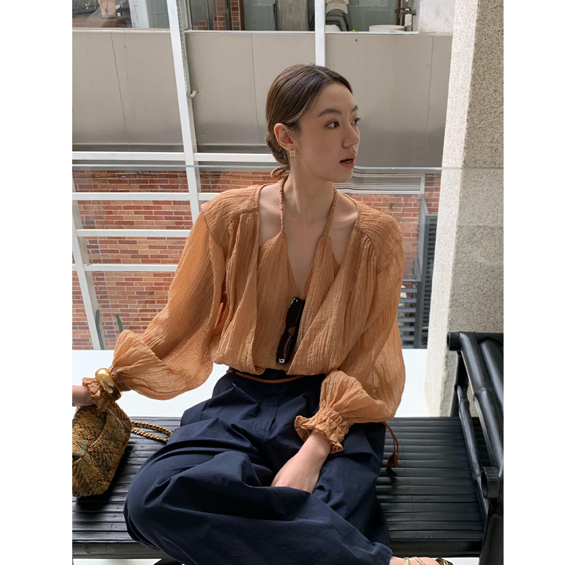 法式超好看独特漂亮小上衣V领挂脖小衫高级感chic别致橘色衬衫秋