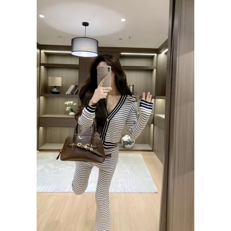 韩系设计感气质撞色条纹V领显瘦针织毛衣高腰休闲垂感阔腿长裤潮