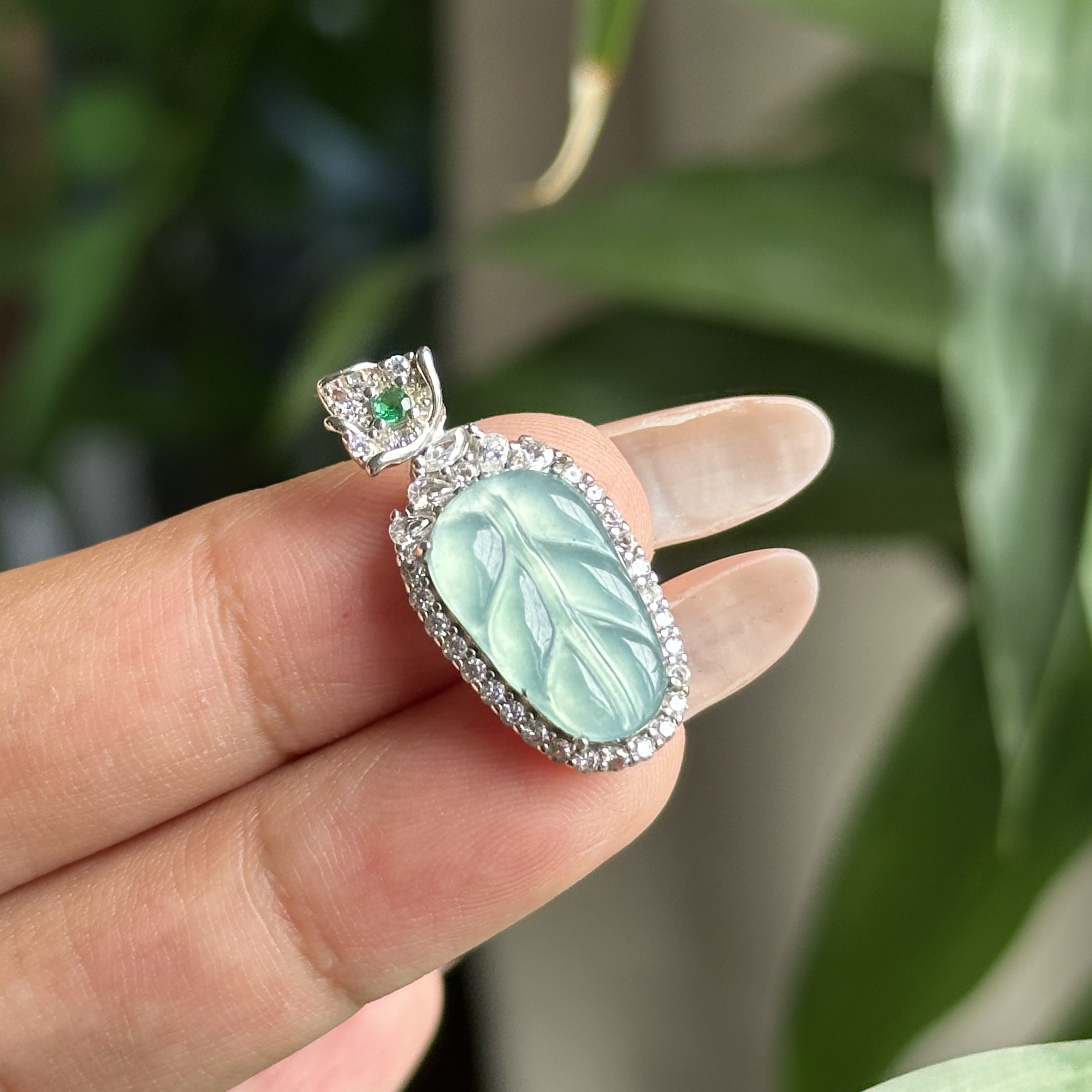 S925银镶冰蓝树叶吊坠天然翡翠A货