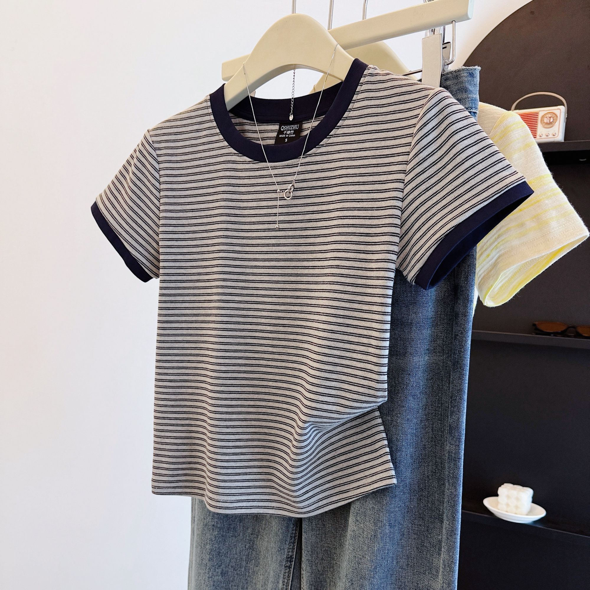 9158#百搭T恤女撞色条纹正肩短袖夏季港风复古时尚修身显瘦上衣潮