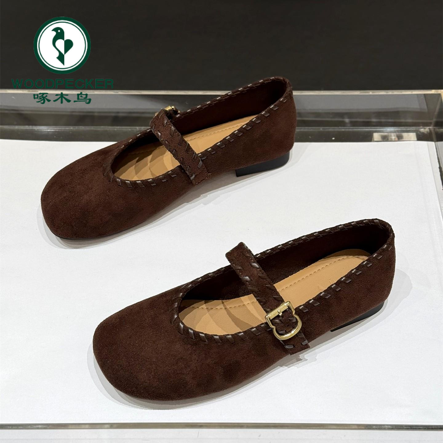 啄木鸟韩版浅口方头一字带单鞋女2025新款秋季平底绒面玛丽珍洋气