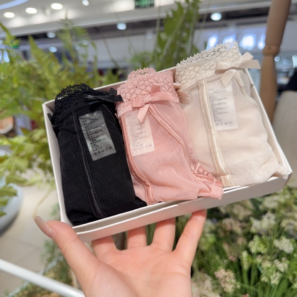 2026新款法式纯欲蕾丝中腰软糯透气亲肤包臀性感女士三角内裤3条