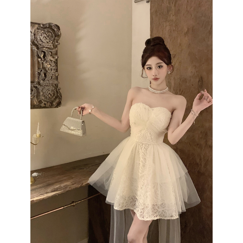 法式气质抹胸蕾丝网纱拼接高级感2025新款拖尾礼服蓬蓬连衣裙女春