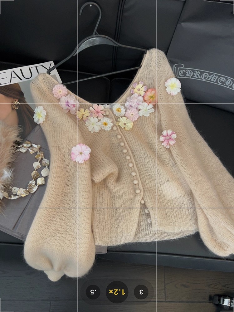 法式温柔风花朵针织上衣女温柔小香风2025新款气质百搭喇叭袖开衫