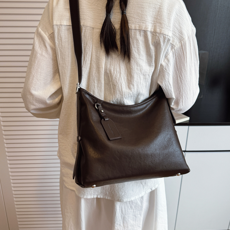 今年流行包包女士2025新款复古大容量托特包高级感百搭单肩斜挎包