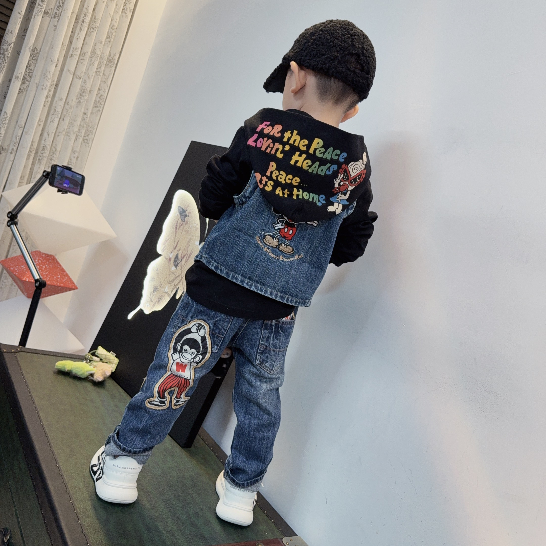 濮六六童装 男女童痞帅日系小众后背卡通刺绣印花水洗牛仔蓝马甲