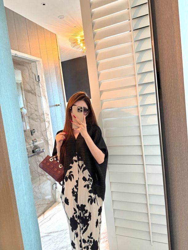 【粥粥高级定制】法式赫本褶皱撞色高级感印花宽松遮肉气质连衣裙