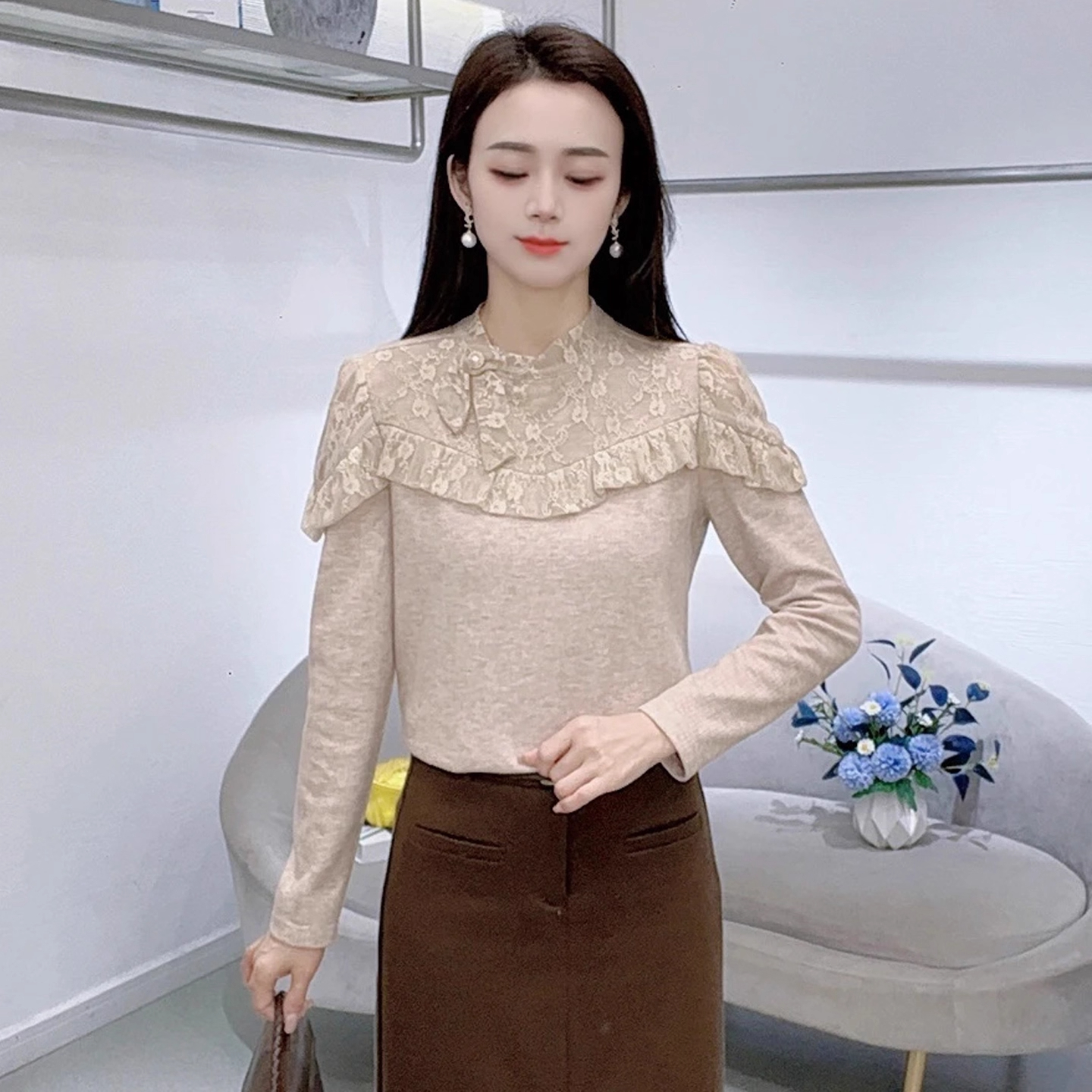 时尚蕾丝拼接长袖T恤女2025冬季新款洋气宽松显瘦立领打底衫上衣