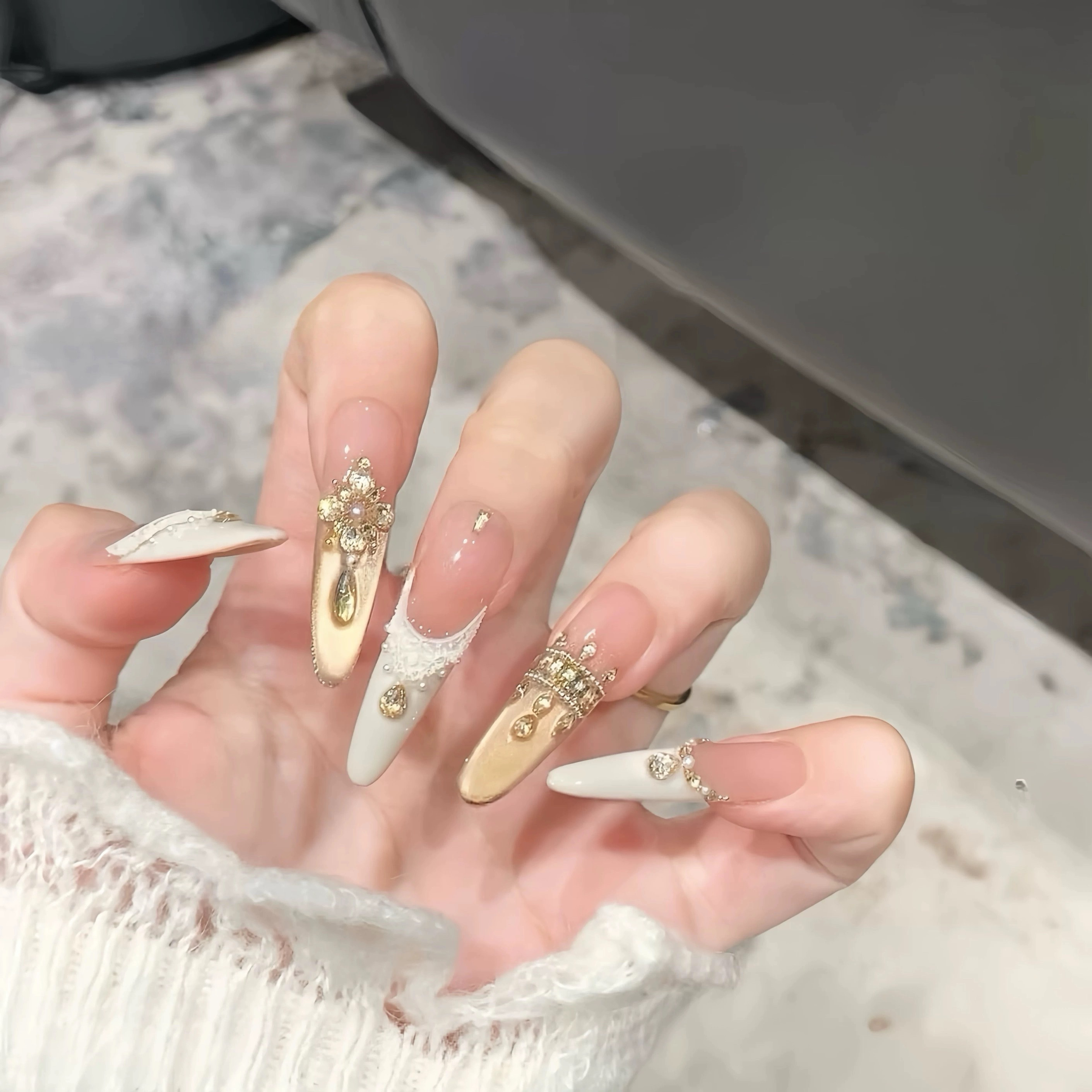 温柔显白猫眼法式蕾丝锆石中长款穿戴甲甜酷高级感爆闪美甲轻奢