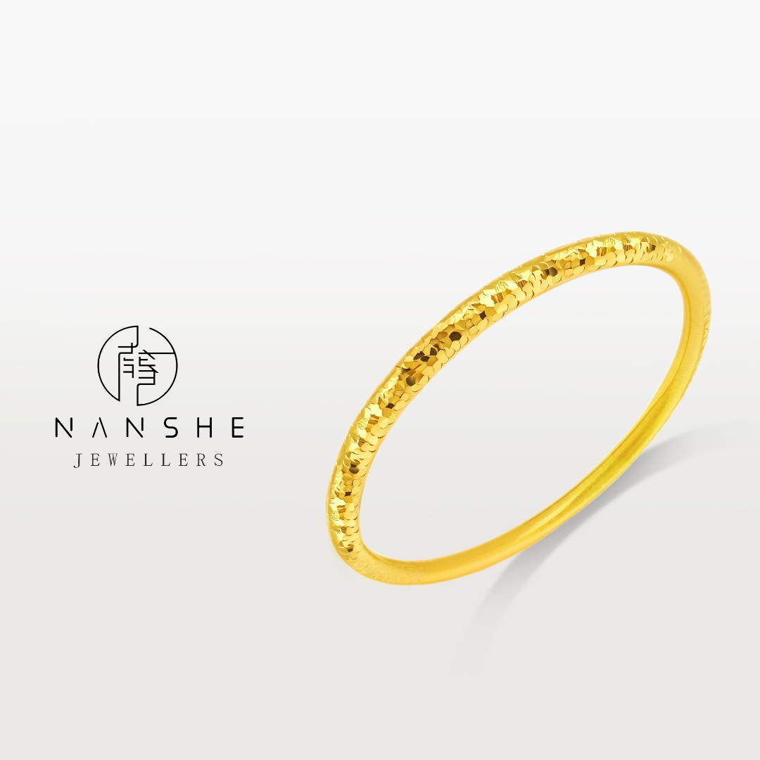 NANSHE/南奢 爆闪黄色碎冰龙鳞纹素圈闭口手镯 L1594