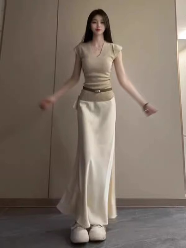 2025年夏季巨好看的裙子套装气质一整套气质V领上衣半身裙两件套