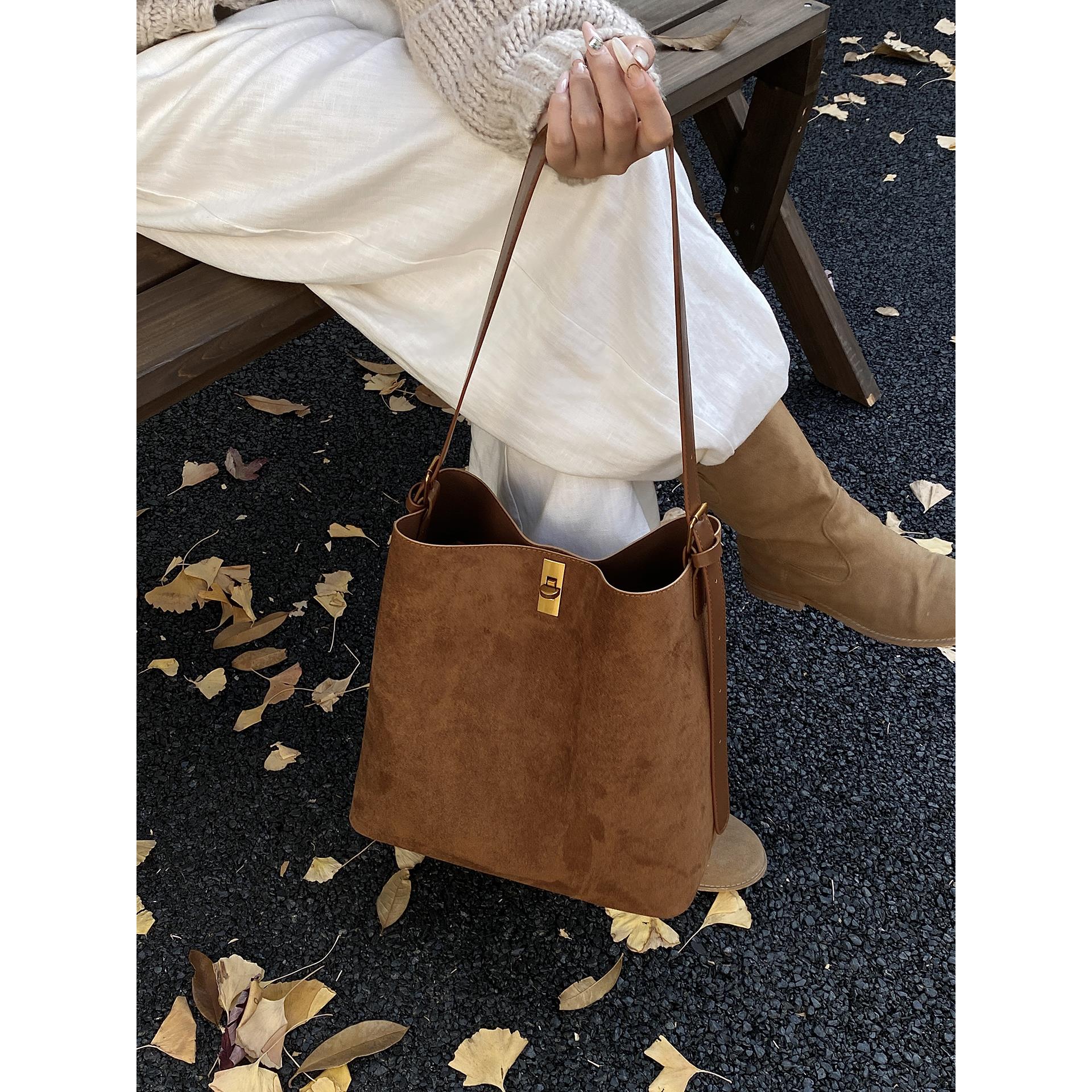 豹纹包包女大容量2025新款秋冬百搭磨砂覆古单肩斜挎子母包水桶包