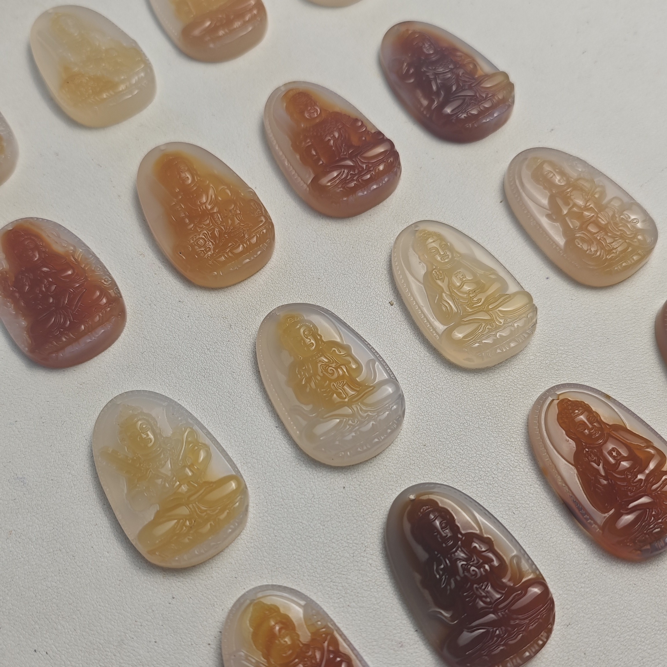 玛瑙玉髓八大生肖守护神俏色精雕时尚挂件