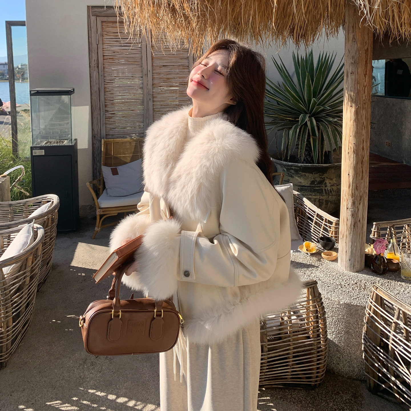 米白色大毛领派克羽绒服女款2025冬季新款巨好看的90绒小个子外套