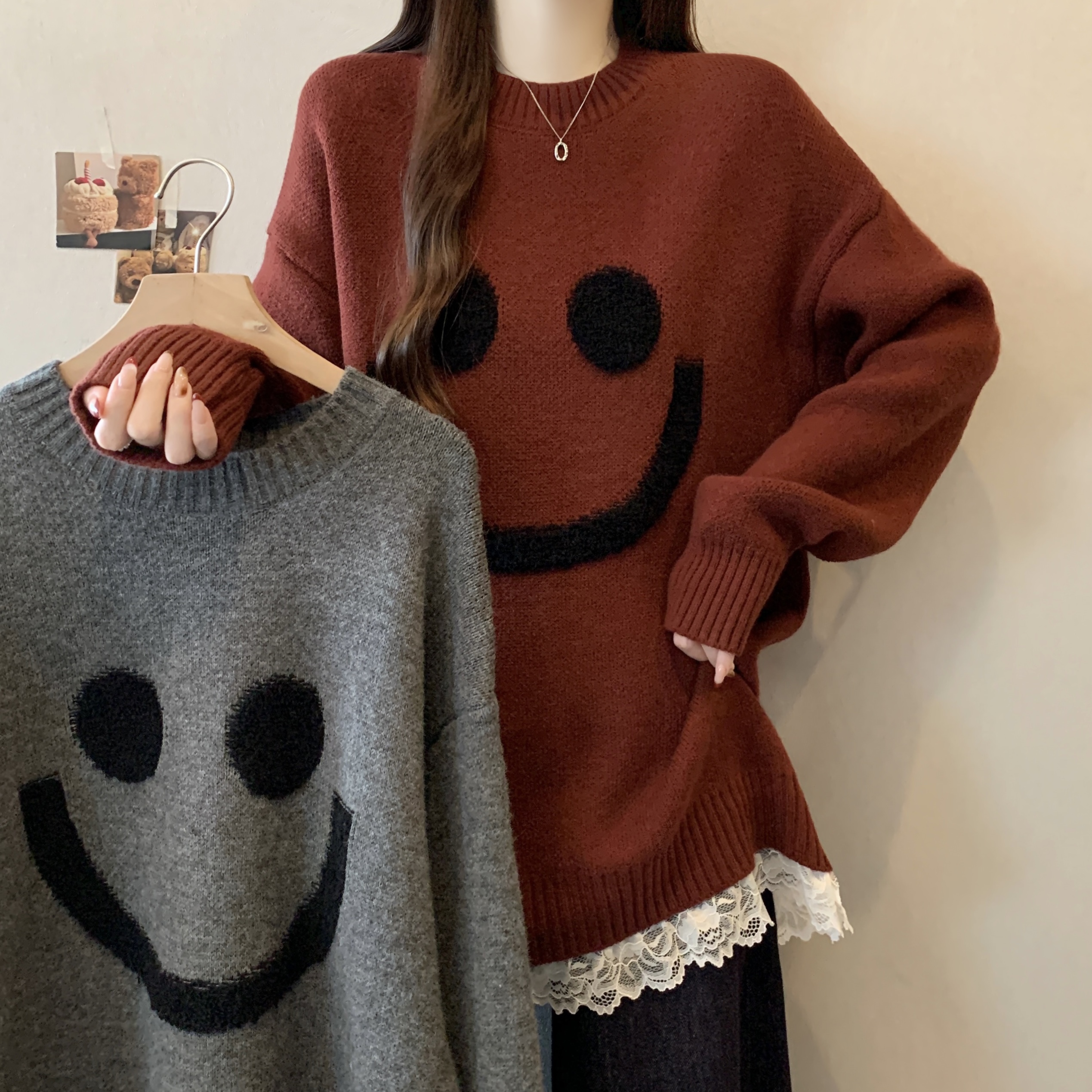 慵懒风蕾丝拼接针织衫女秋冬新款圆领宽松时尚减龄笑脸毛衣打底衫