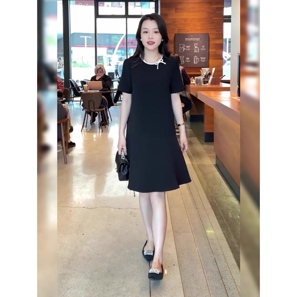 法式赫本风黑色连衣裙女夏季新款设计感小个子收腰圆领气质裙子